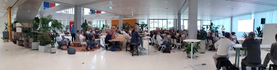 Das Kader der st&auml;dtischen Verwaltung l&auml;sst sich in die Thematik der neuen Arbeitswelten einf&uuml;hren &ndash; sinnigerweise im neu er&ouml;ffneten SQUARE der HSG.